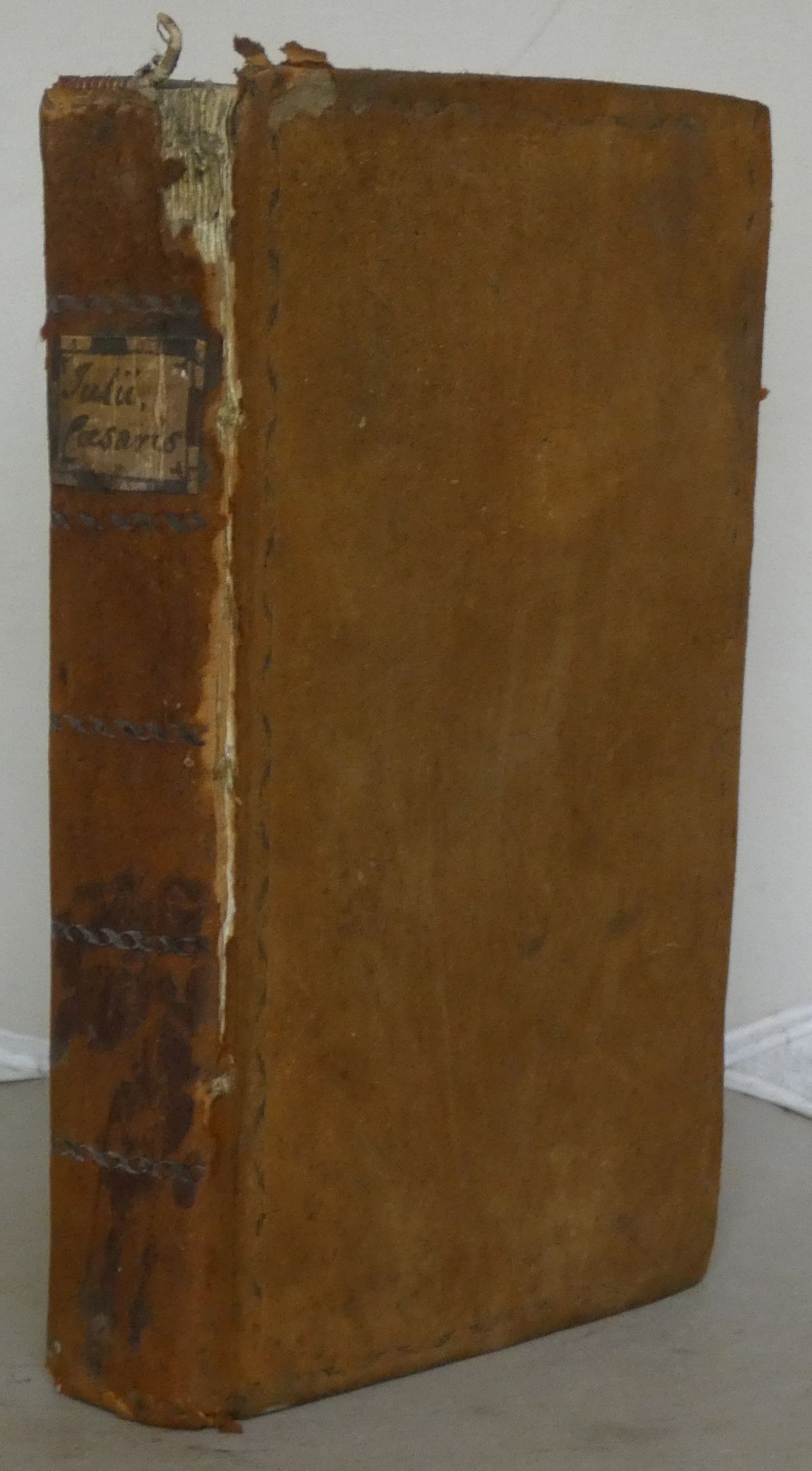 Image for C. Julii Caesaris Quae Extant/Interpretatione & Notis Illustravit Johannes Godvinus.in Usum Delphini. Juxta Editionem Parisiensem [Caesar's Commentaries of Campaign in Gallic & Roman Civil War]